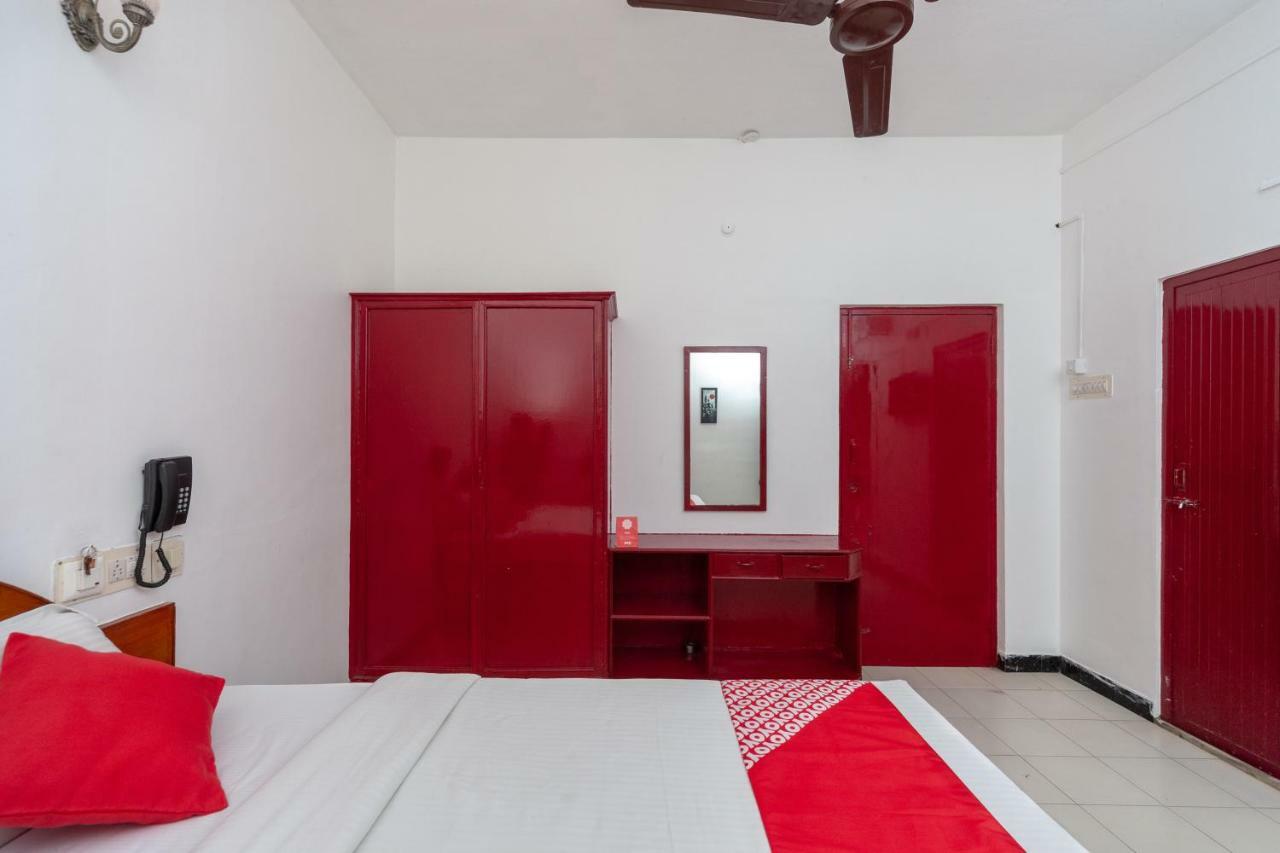 Oyo 19906 Hotel Bliss Inn 蓬蒂切里 外观 照片