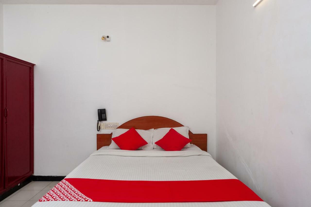 Oyo 19906 Hotel Bliss Inn 蓬蒂切里 外观 照片
